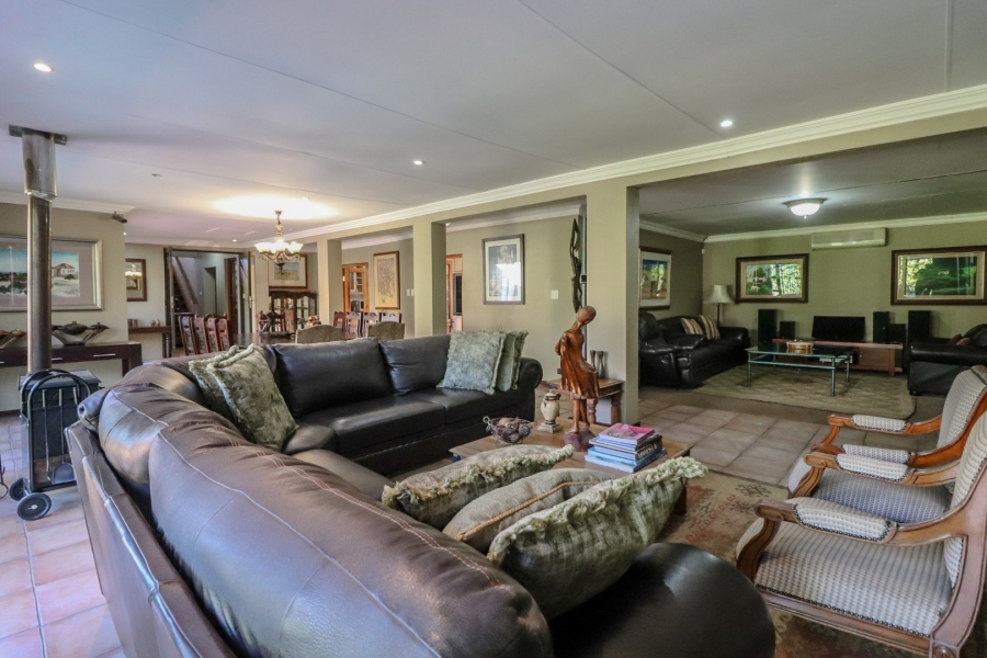 6 Bedroom Property for Sale in Heuwelsig Free State